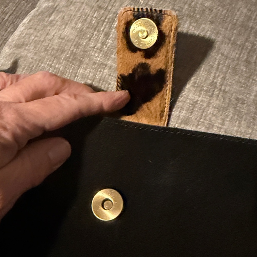 Elegant Black genuine leather crossbody Bag - Picture 4 of 6